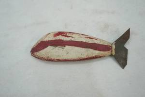 lot 12 image: Vintage Ice Fishing Decoy 4