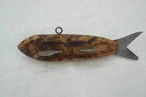 lot 16 image: Vintage Ice Fishing Decoy 7