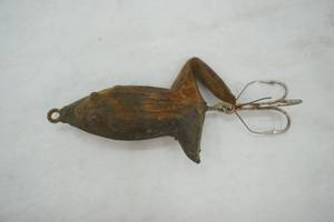 lot 20 image: Vintage Weedless Frog Lure 3