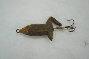 lot 21 image: Vintage Weedless Frog Lure 3