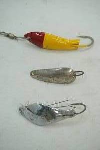 lot 40 image: Vintage Fishing Spoon Lures (3ct)