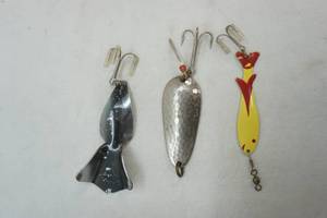 lot 47 image: Nebco TOR-P-DO3, Katchmore Flipper Fin, and one more Vintage Fishing Lure