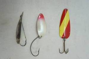 lot 48 image: Johnsons Silver Minnow, Little Cleo Wigl Lure, and Dardevle