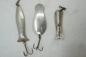 lot 53 image: Vintage Spoon Lures (3ct)