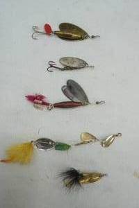 lot 58 image: Vintage Spinner Bait & Fly Fishing Lures (5ct) Les Davis, Rooster & more