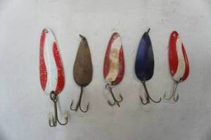 lot 62 image: Vintage Dardevle Spoon Lure (5ct)