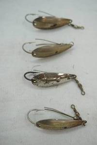 lot 64 image: Vintage Reflect-O-Minnow Fishing Lures (4ct)