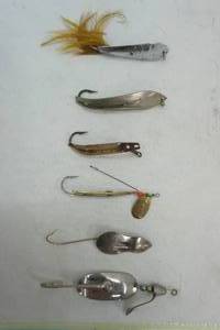 lot 71 image: Vintage Spoon Lure Lot Heddon Wag, Reflecto, LB Huntington & more