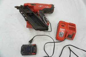lot 91 image: Milwaukee Framing Nailer with Battery & Charging Block