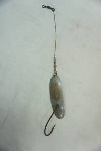 lot 106 image: Vintage Pflueger Evans 2 Spoon Lure. 5.75 long