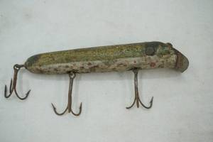 lot 111 image: Vintage South Bend Pike Oreno Wooden Fishing Lure