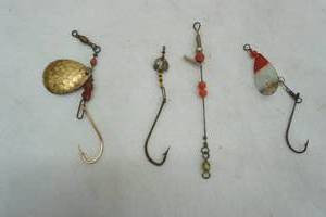 lot 128 image: Vintage Fly Fishing & Spinner Lures (4ct)