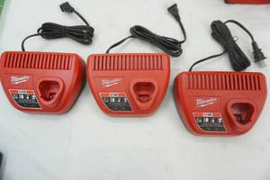 lot 141 image: Milwaukee M12 Charging Blocks (3ct)