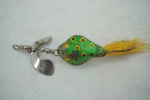 lot 146 image: Vintage Herbs Dilly Lure