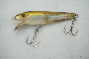 lot 154 image: Vintage Thin Fin Shiner Minnow Fishing Lure