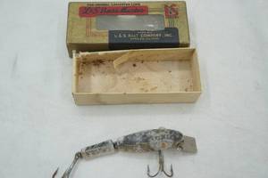 lot 226 image: Vintage L&S Bass-Master Fishing Lure
