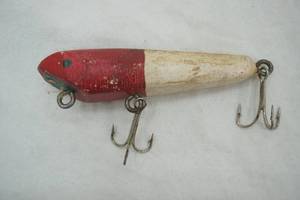 lot 230 image: Vintage Wooden Red & White trout-oreno style fishing Lure