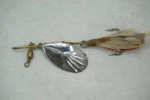 lot 241 image: Vintage Pflueger Fluted Bulldog