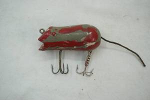 lot 247 image: Vintage Shakespeare Mouse fishing lure