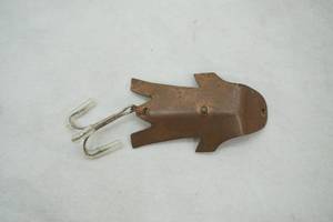 lot 252 image: Vintage metal lure