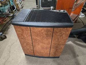 lot 5 image: Used AirCare Evaporative Humidifier