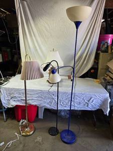 lot 9 image: 4 Assorted Floor and Table Lamps