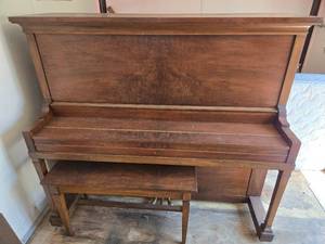lot 36 image: Vintage Hallet & Davis Upright Piano with Bench