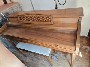 lot 37 image: Kimball Upright Piano with Bench
