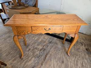 lot 38 image: Wooden Console Table (sofa table) with Drawer and Curved Legs