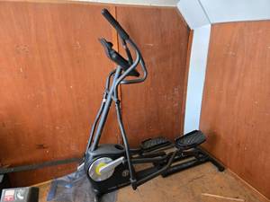 lot 43 image: Golds Gym Stride Trainer 450i Elliptical
