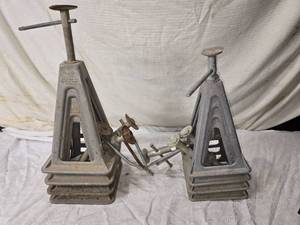 lot 66 image: H & H Eng Co Light Duty Jack Stands