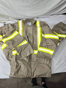 lot 80 image: Lakeland Fyrban Flame-Resistant Coverall with Reflective Stripes Meets NFPA 2112-2012 standards Size L