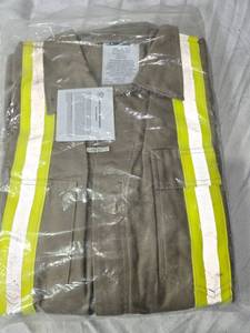 lot 81 image: Lakeland Fyrban Flame-Resistant Coverall with Reflective Stripes Meets NFPA 2112-2012 standards Size L