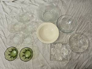 lot 92 image: Assorted Vintage Glass and Ceramic Bowls