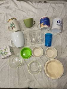 lot 94 image: Mugs, Glasses, and Dishware