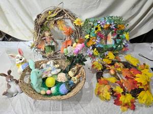 lot 96 image: Seasonal Wreaths and Decorations