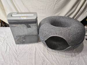 lot 97 image: Royal HT600X Paper Shredder and Gray Wool Cat Cave