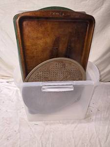 lot 102 image: Baking Sheets and Pizza Trays