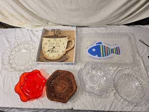 lot 110 image: Decorative Platters and Clock