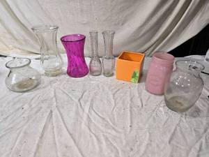 lot 111 image: Decorative Glass Vases and Jars
