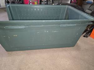 lot 113 image: Pet Carrier About 27 x 39