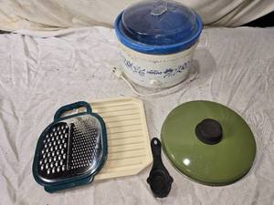 lot 117 image: Rival Crock-Pot Slow Cooker and Other Kitchenware
