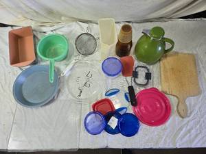lot 135 image: Kitchenware with Thermos, Measuring Cup, Cutting Board and Much More