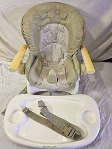 lot 137 image: Fisher-Price SpaceSaver High Chair with Removable Tray