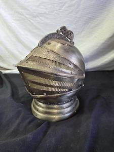 lot 167 image: Medieval Knight Helmet Decorative Piece