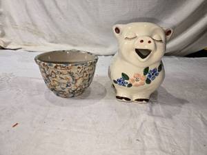 lot 185 image: Vintage Smiley USA Pig Pitcher and Rustic Glazed Bowl