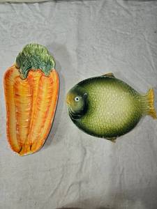 lot 187 image: Hand Painted Italian Ceramic Serving Dishes Fish and Carrots