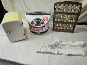 lot 196 image: Sunbeam Rocket Grill, Electric Knife and Vintage Spice Shelf
