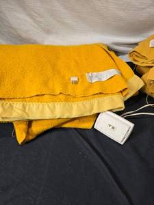lot 217 image: Vintage Electric Heated Blanket and Sheets