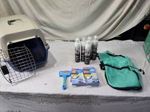 lot 225 image: Pet Grooming Supplies and Small Pet Carrier